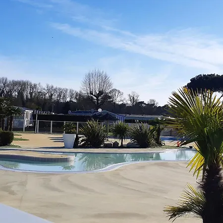 Casa de Férias Propriete De 3 Chambres A Avec Piscine Partagee Jardin Clos Et Wifi A 2 Km De La Plage