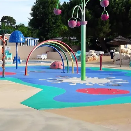 Casa de Férias Propriete De 3 Chambres A Avec Piscine Partagee Jardin Clos Et Wifi A 2 Km De La Plage Les Mathes